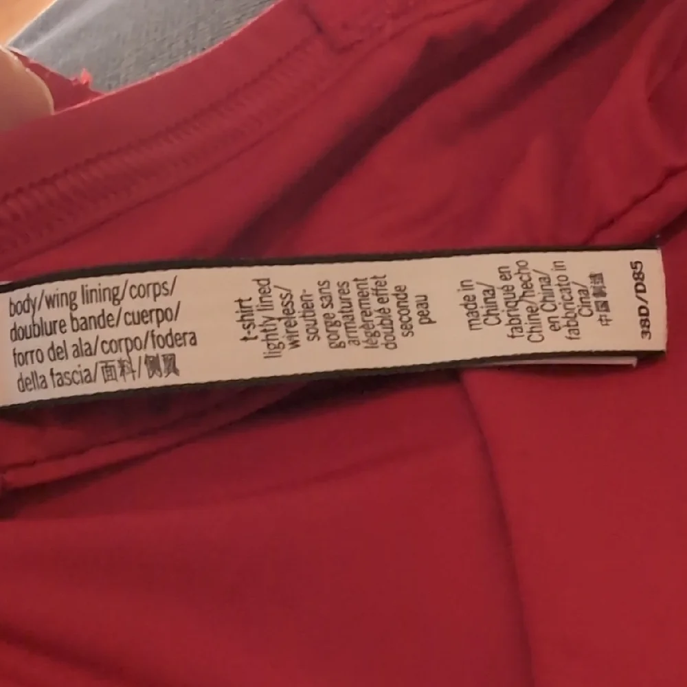 Victoria's Secret Vibrant Red Bra - Picture 6 of 9